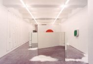 Hinterlands, Bass Jan Ader, Matti Braun, Daniel Pflumm, Stefan Sandner, Installationshot, Kerstin Engholm Galerie, 2002